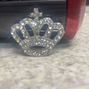 CROWN SILVER BROOCH DESIGN